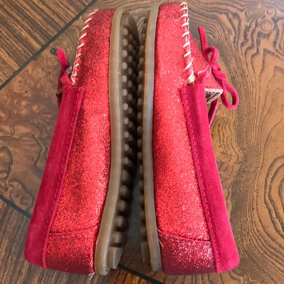 Minnetonka Girls Red Glitter shoes size 2,3,4 NWOT - Picture 5 of 8